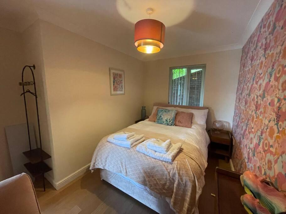 Luxury 4-5 Bed Home With Games Room And Balcony Newtown  Exterior foto